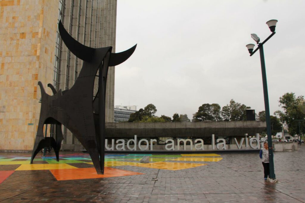 El Gobierno de Ecuador oficializó una nueva fusión de ministerios como parte de una estrategia de eficiencia estatal impulsada por Noboa, con efectos directos sobre la economía y la administración pública.