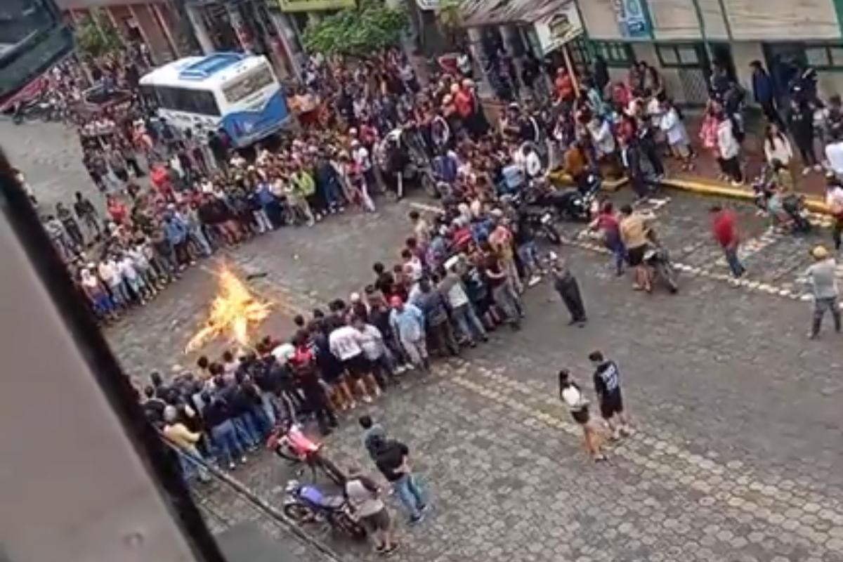 Dos presuntos sicarios mueren linchados en  Palora tras crimen de exasambleísta alterno