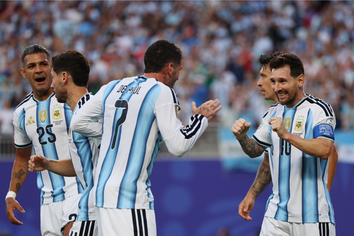 Argentina vence a Argelia con gol de Lionel Messi al cierre del primer tiempo