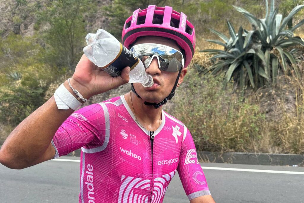 Alexander Cepeda, ciclista ecuatoriano del EF Education-EasyPost, brilla en el Tour de l‘Ain 2026, en Francia.