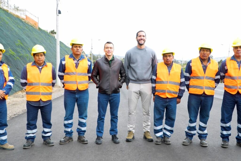Daniel Noboa inspeccionó el avance de la ampliación de la vía Yambo-Ambato que fortalecerá la conectividad nacional.
