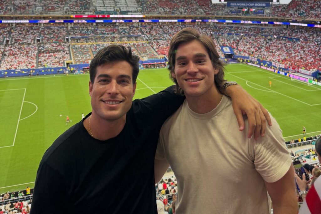 Danilo (izq.) y Felipe (der.) Carrera en el partido entre Inglaterra y Noruega, en Miami.