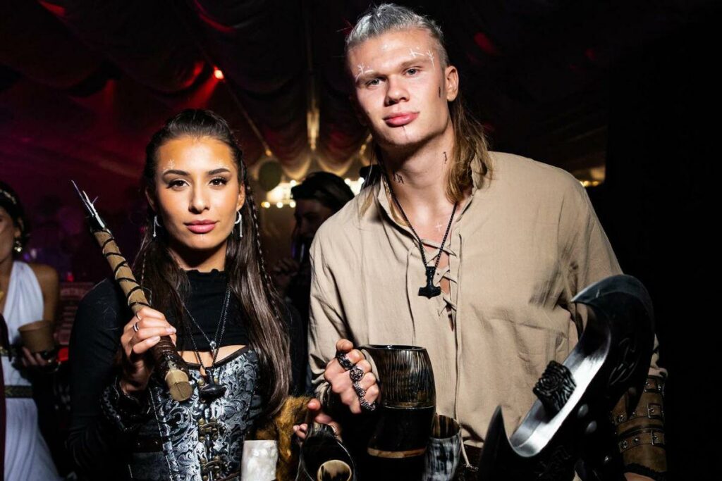 Erling Haaland junto a su novia Isabel Haugseng Johansen.