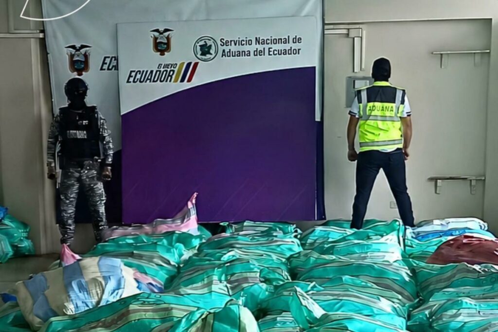 Zapatos iban a ser comercializados con sellos falsos.