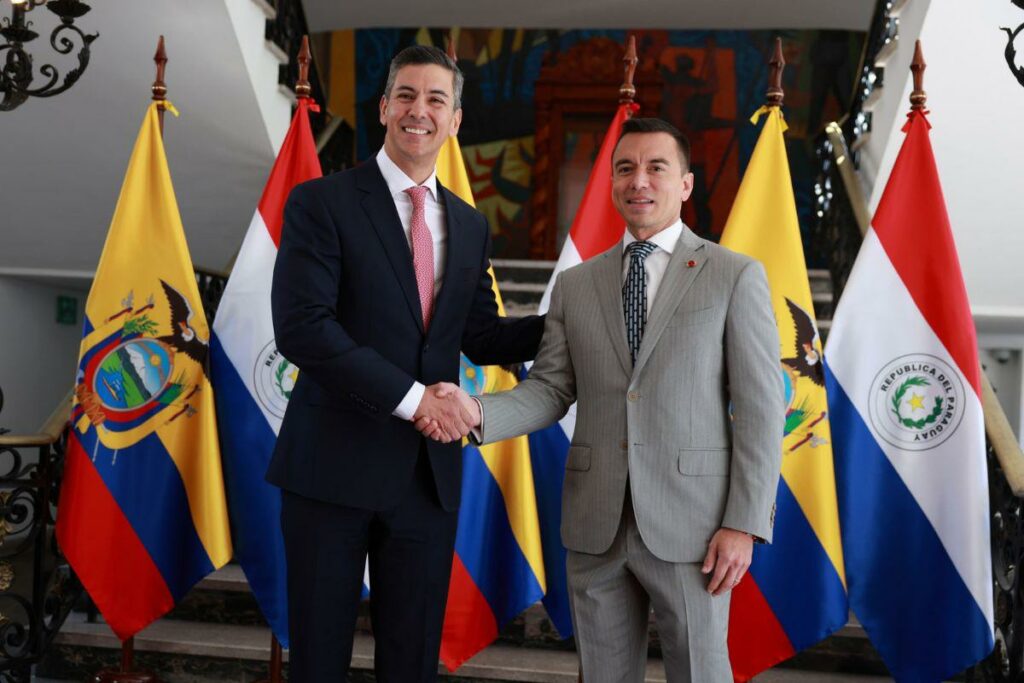 El presidente de Paraguay, Santiago Peña, llegó a Carondelet, donde lo recibió Noboa.