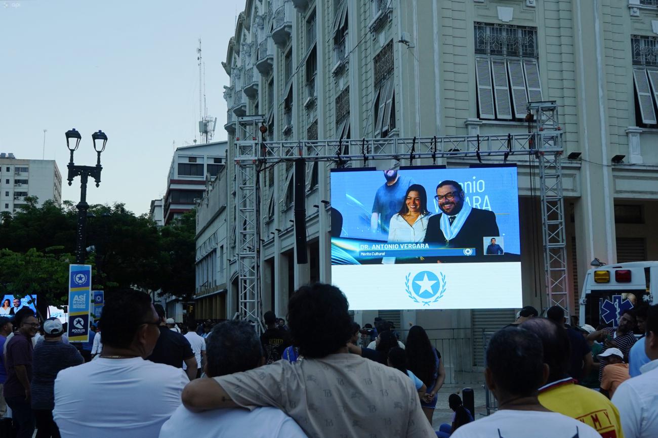 Tatiana Coronel, alcaldesa subrogante de Guayaquil, dirigió la sesión solemne de la ciudad.