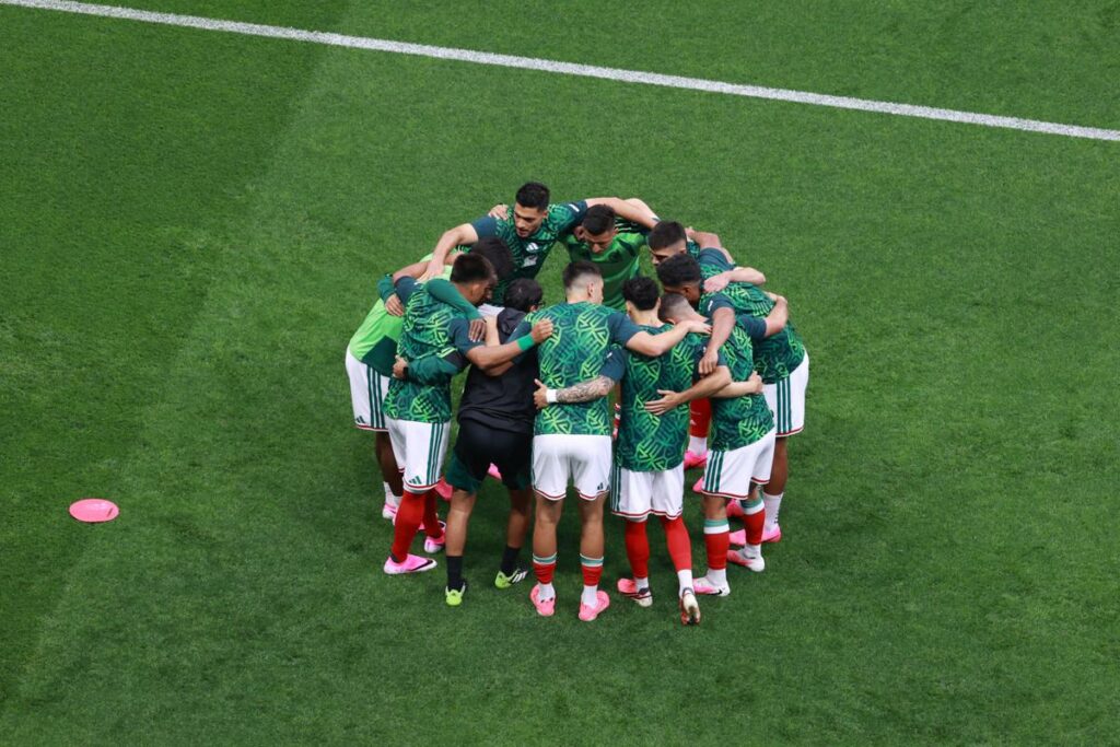 Jugadores de la selección de México antes del partido frente a Inglaterra en el Mundial 2026.