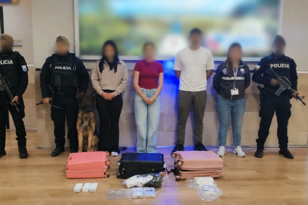 Decomisan cocaína en equipajes de mano en el aeropuerto de Quito