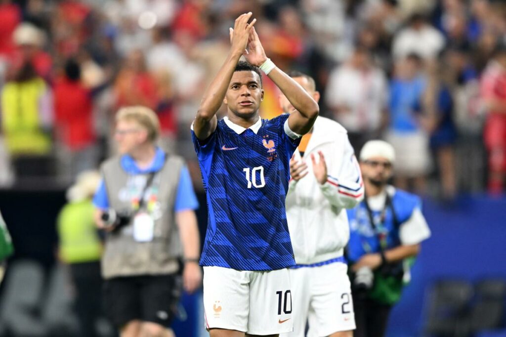 Kylian Mbappé agradece a la afición de Francia tras caer en la semifinales del Mundial 2026.