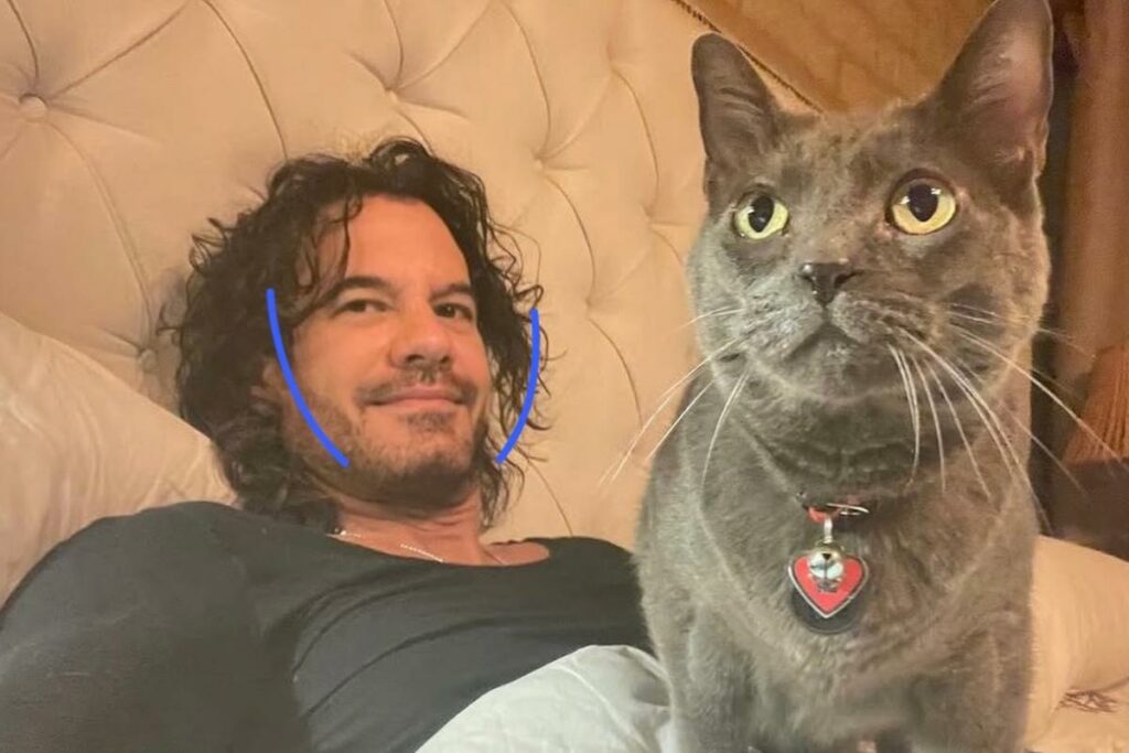 ‘Pasión de gavilanes’ actor Mario Cimarro mourns the loss of his cat
