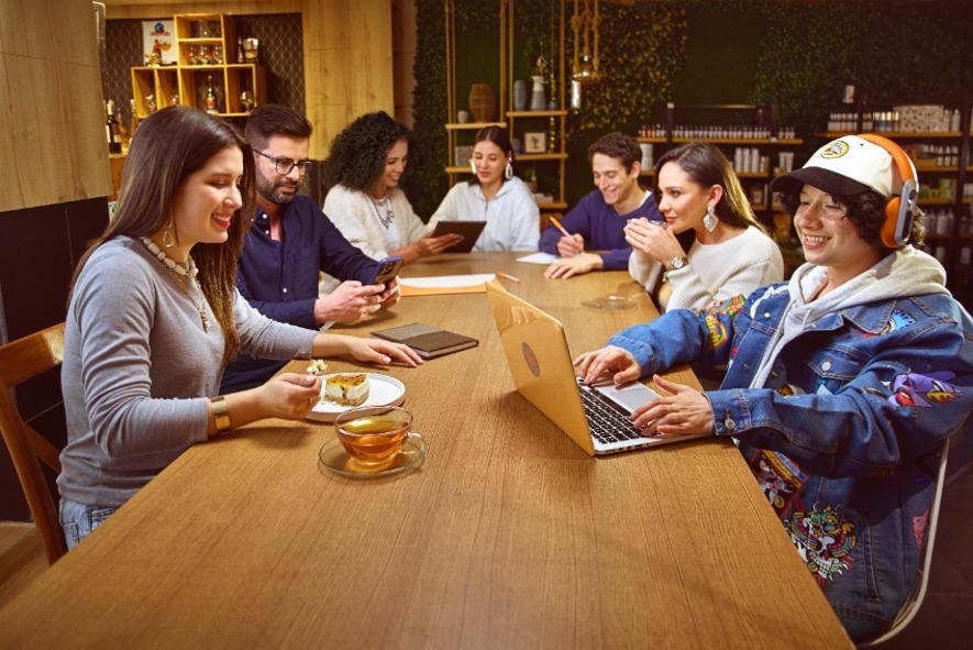 La Generación Z redefine su relación con el dinero: la educación financiera deja de ser una ventaja y se convierte en una necesidad.
