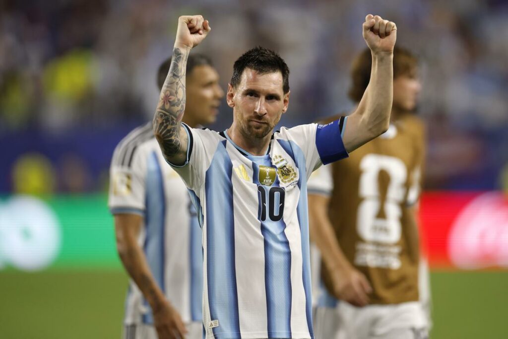 Lionel Messi celebra con la selección de Argentina antes de los octavos de final del Mundial 2026.