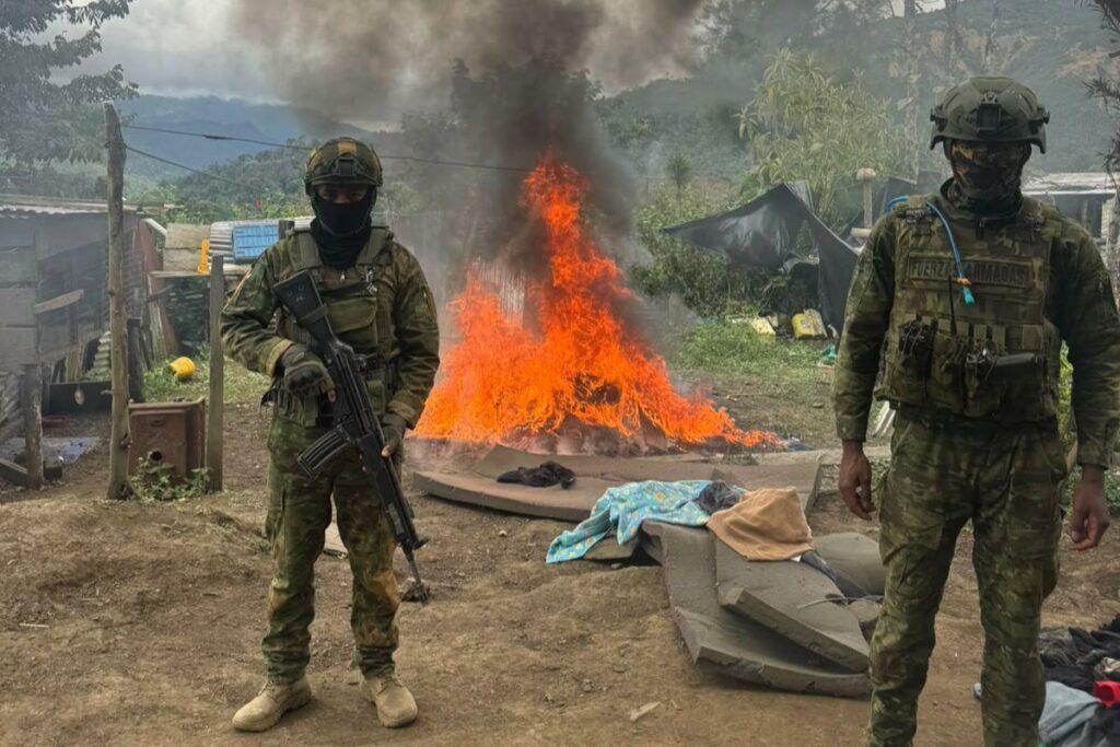 El Ejército intervino en campamentos ilegales en Imbabura.