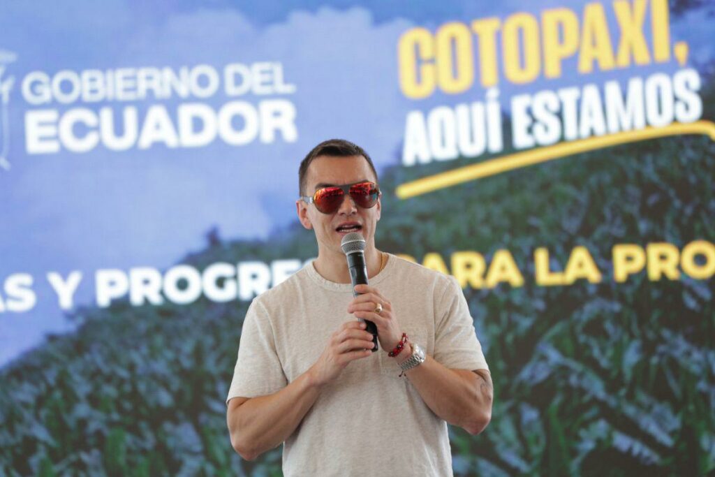 Daniel Noboa durante un acto en Cotopaxi, La Maná.