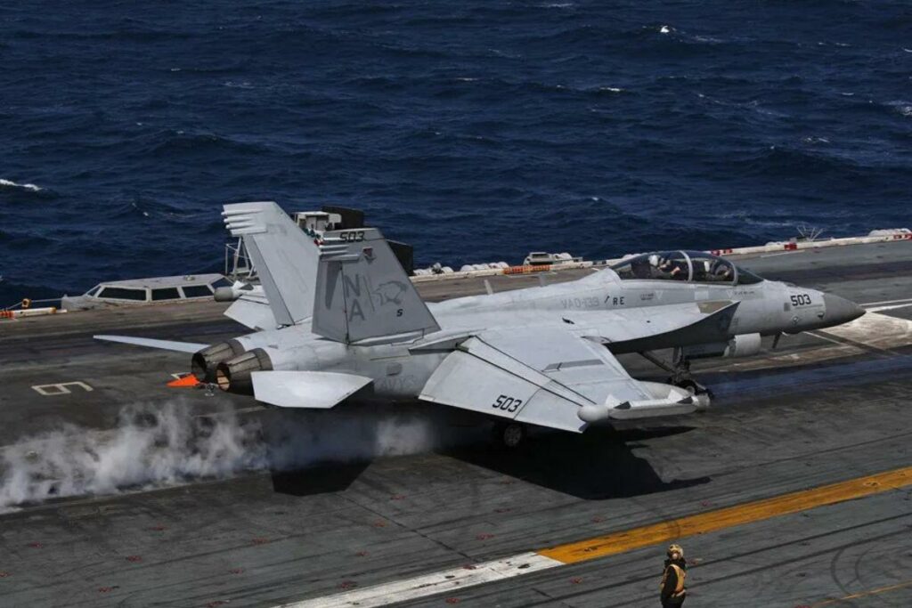 avion militar