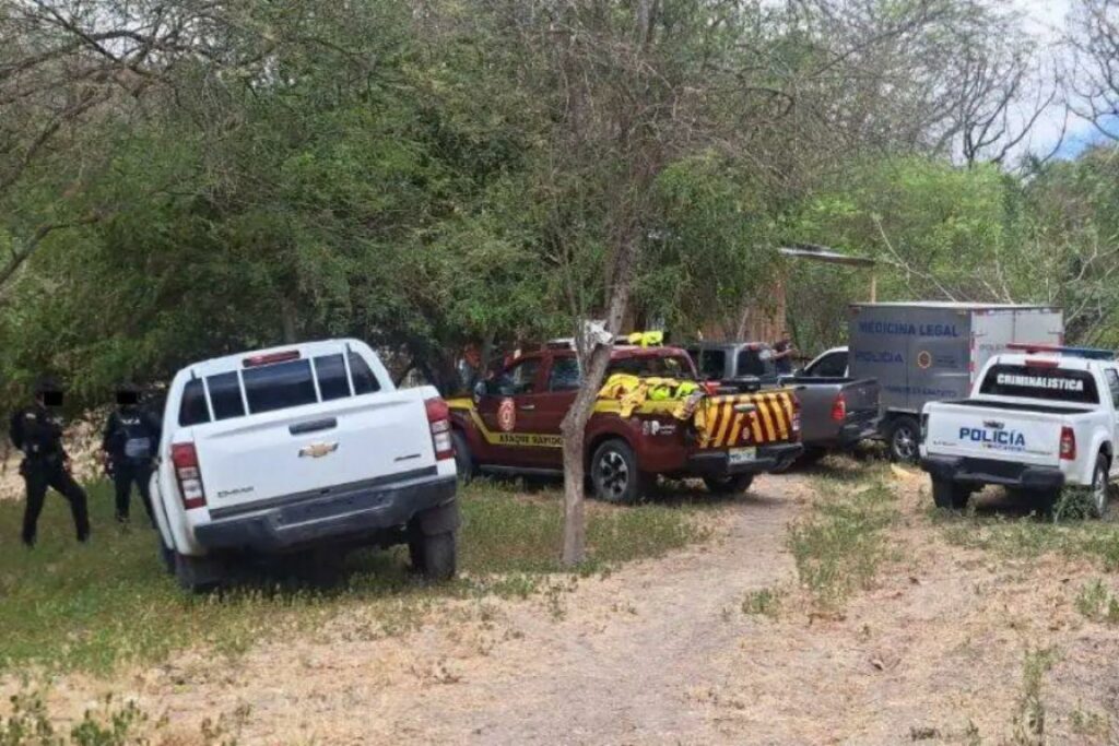 La Policía halló osamentas enterradas en los exteriores de la casa.