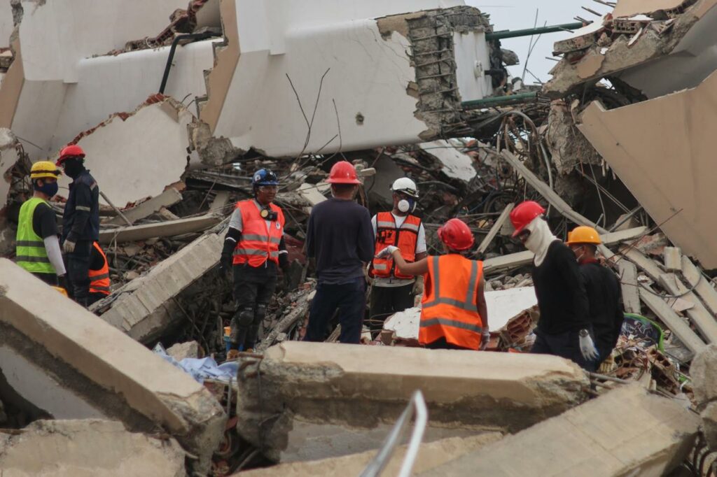 Siguen operaciones de rescate en Venezuela