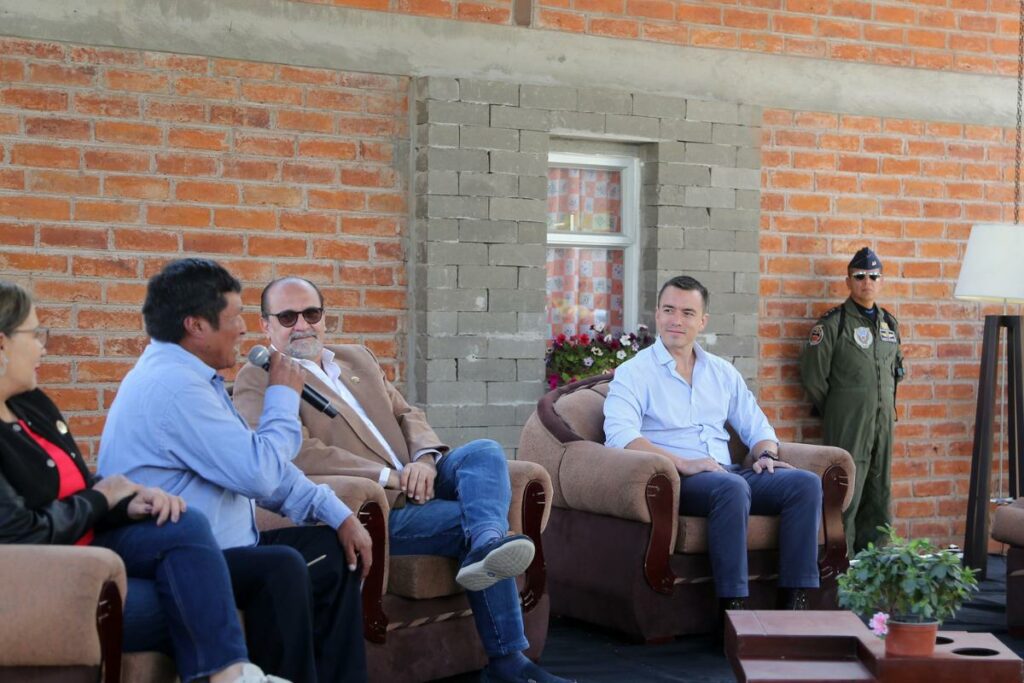 Daniel Noboa regula incentivos tributarios para donación o financiamiento de viviendas de interés social.