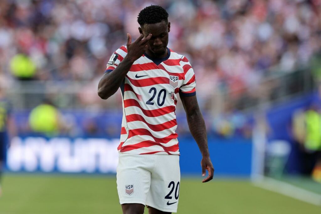 Folarin Balogun tras ser expulsado ante Bosnia y Herzegovina con Estados Unidos en el Mundial 2026.