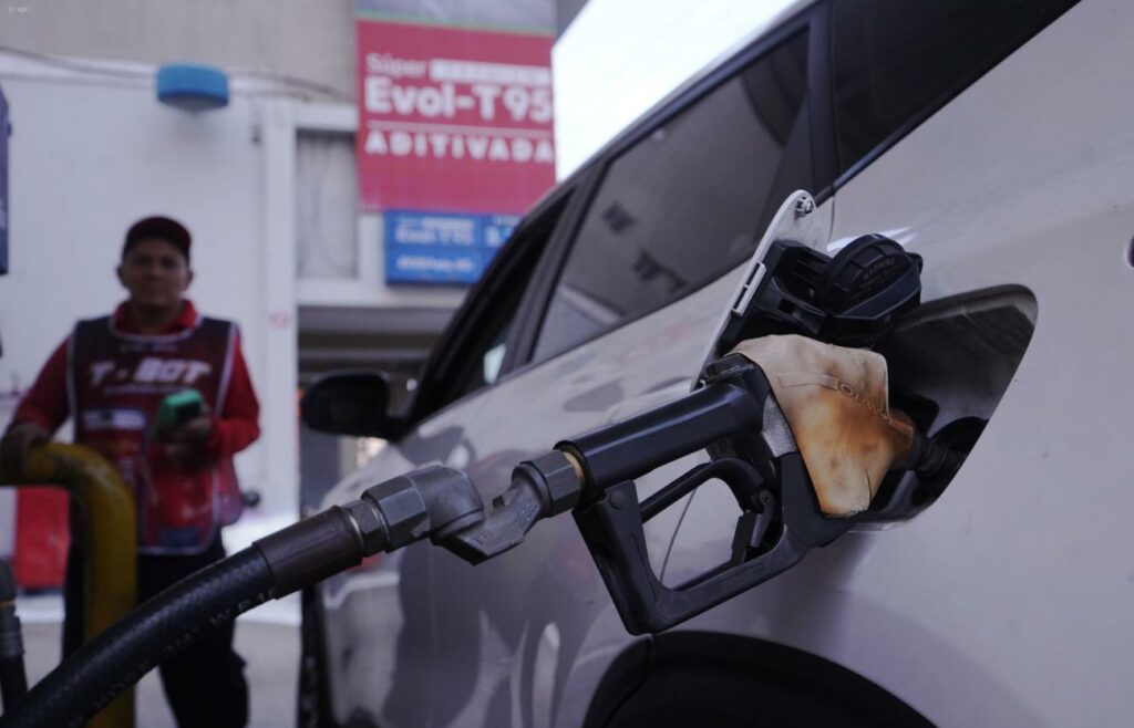 El Gobierno de Ecuador reformó el sistema de combustibles para ajustar el precio de la gasolina ante escenarios de alta volatilidad internacional.