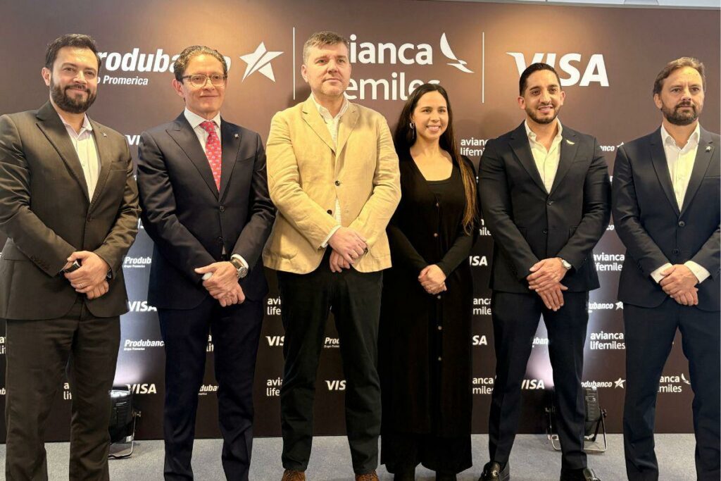 La nueva tarjeta LifeMiles Visa Infinite ofrece beneficios como el estatus LifeMiles Silver.