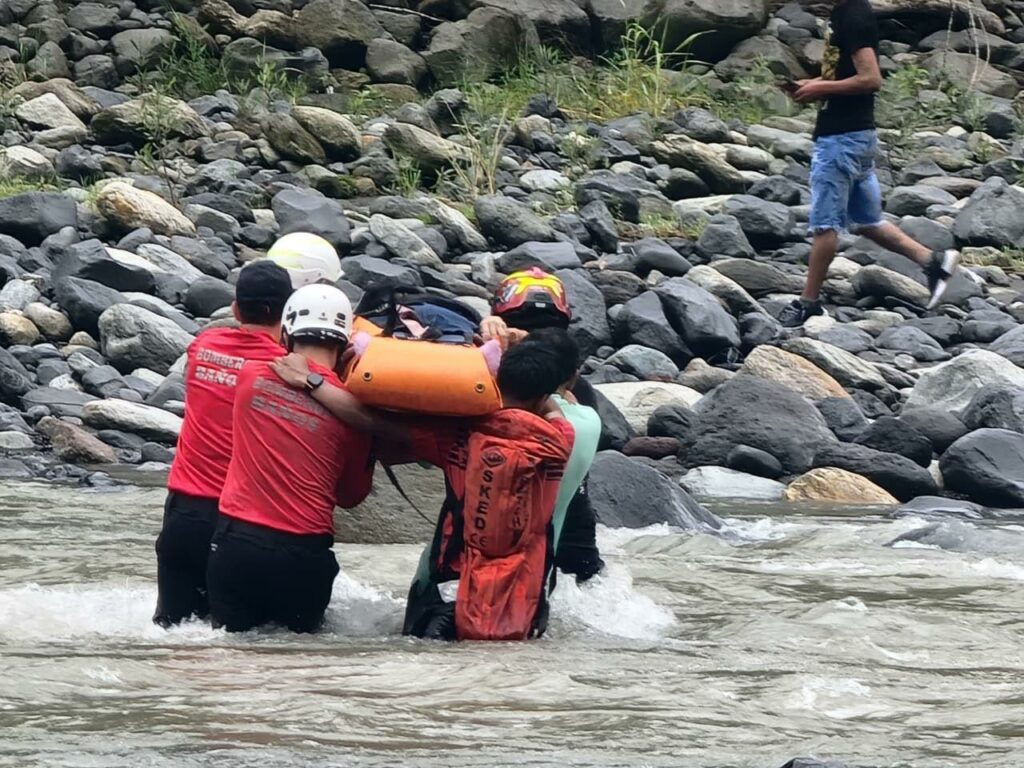 Mujer murió al caer de tarabita de Baños.