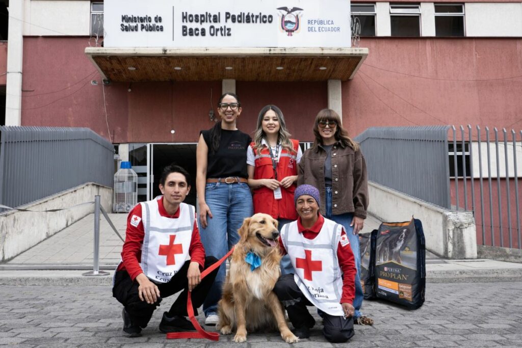 Purina Ecuador y la Cruz Roja promovieron una jornada por el Día Mundial del Perro. Foto: Cortesía