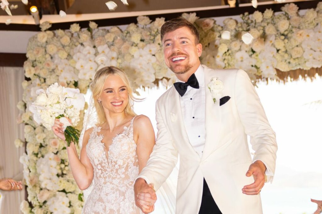 MrBeast y su esposa Thea Booysen durante su boda.