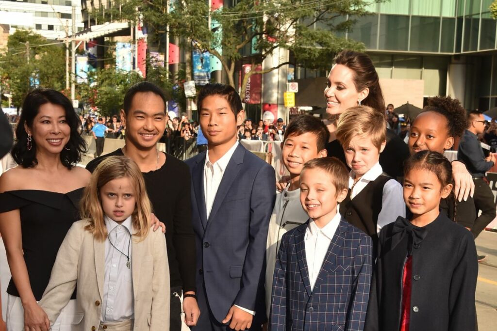 Solo un hijo de Brad Pitt y Angelina Jolie conserva el apellido de su padre
