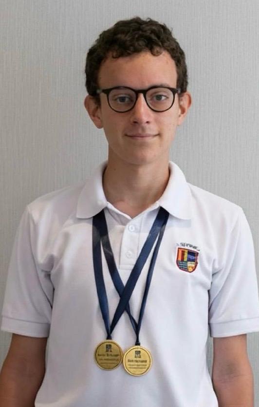 Ganó oro en la Olimpiada Nacional de Matemática mientras competía en el Mundial en China