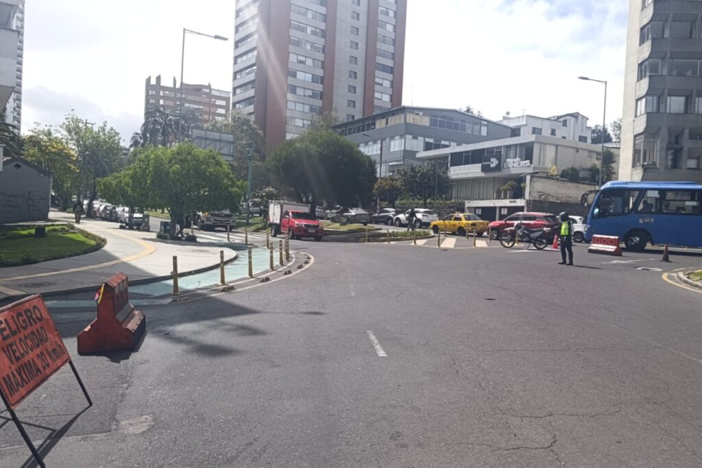 La Coruña presenta un cierre parcial por mantenimiento vial en Quito.