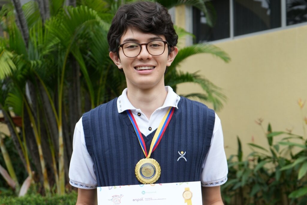 Martín Peñaherrera ganó medalla de oro en la Olimpiada Nacional de Matemática. Foto: IPAC
