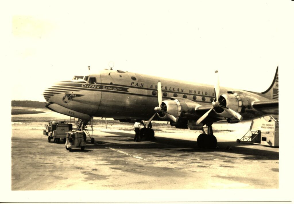 Imagen del Douglas DC-4 Clipper Endeavor, de la aerolínea Pan Am, que realizaba la ruta entre San Juan y Nueva York. Se accidentó frente a Puerto Rico el 11 de abril de 1952.