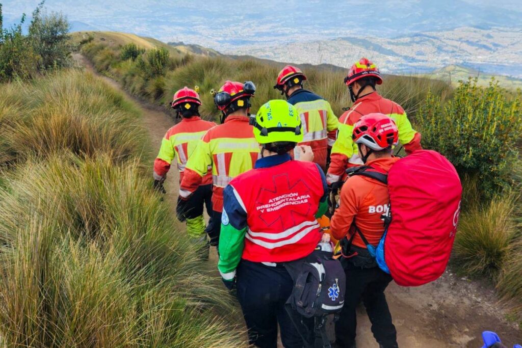 El Cuerpo de Bomberos realizó un rescate en el Rucu Pichincha.