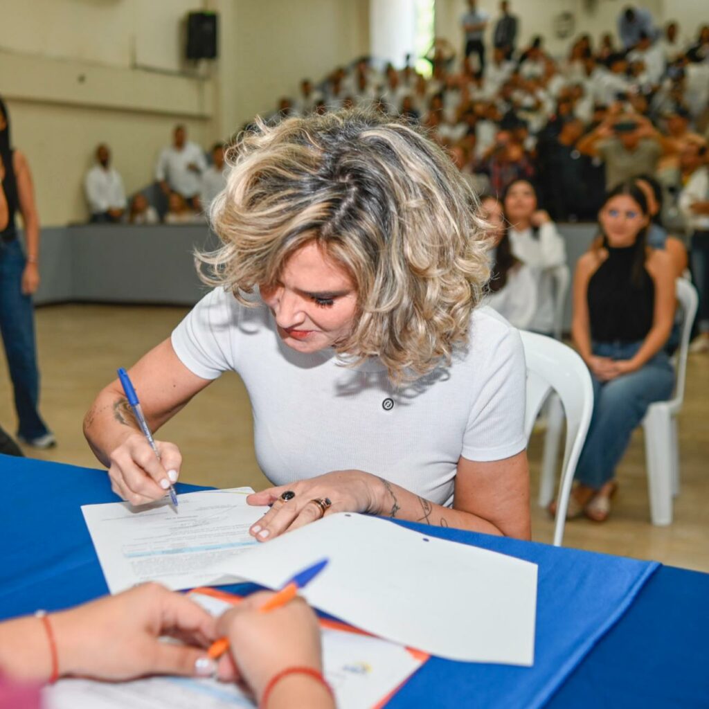 Cynthia Viteri cuando inscribió su precandidatura por Centro Democrático el pasado 9 de julio.