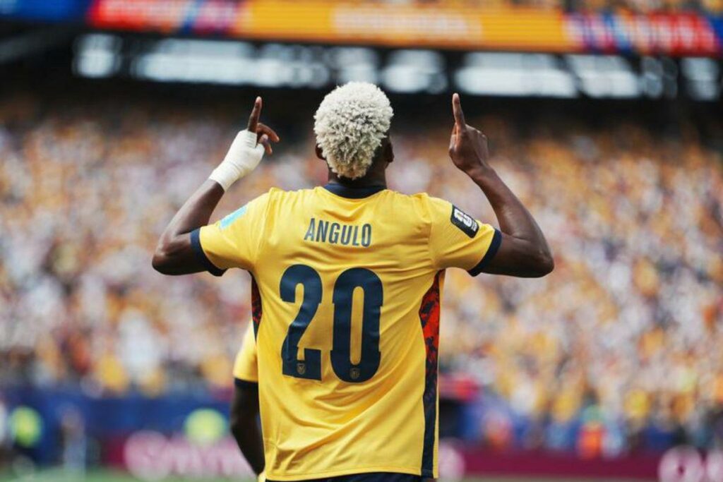 Nilson Angulo juega actualmente en el Sunderland de la Premier League.