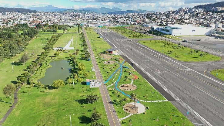 Pista del parque Bicentenario que es utilizada por ciclistas y corredores.