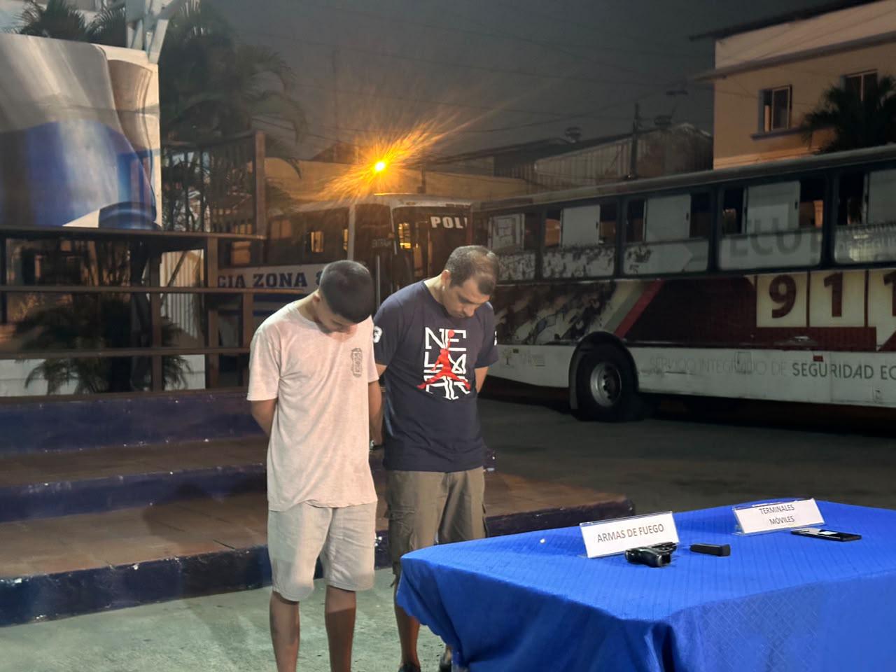 Dos de los cuatro asaltantes fueron detenidos.