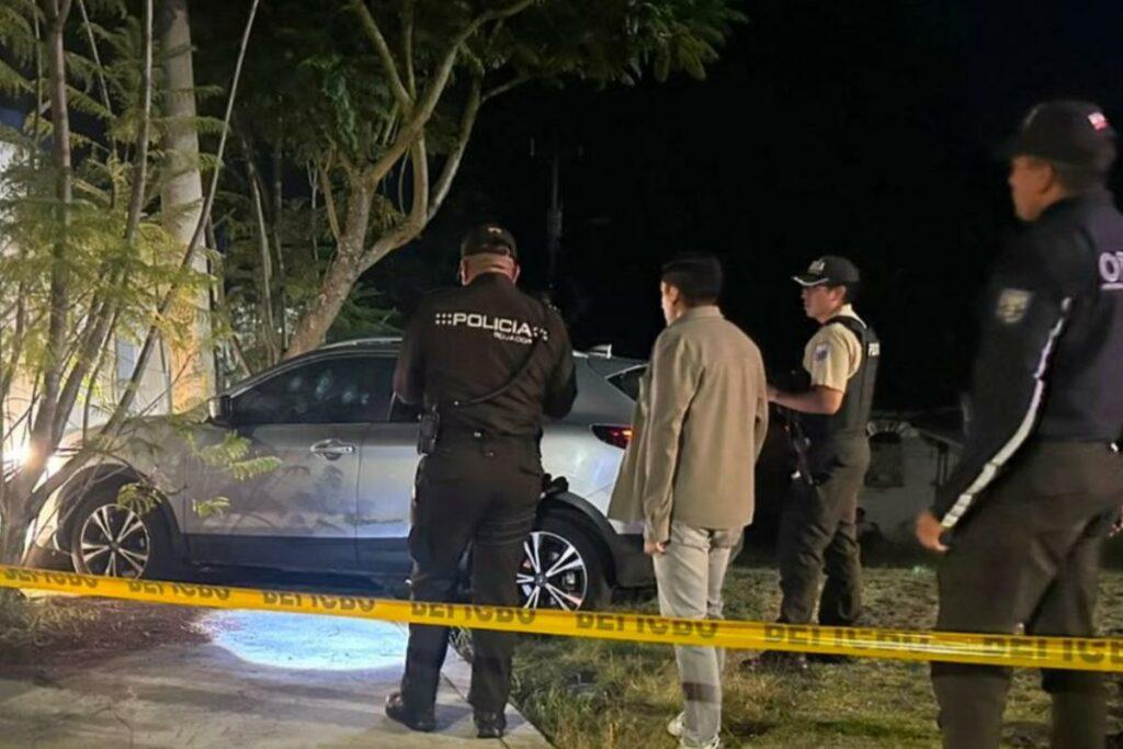 Auto en el que se movilizaba el gerente financiero de la universidad cuando fue asesinado en Quito.
