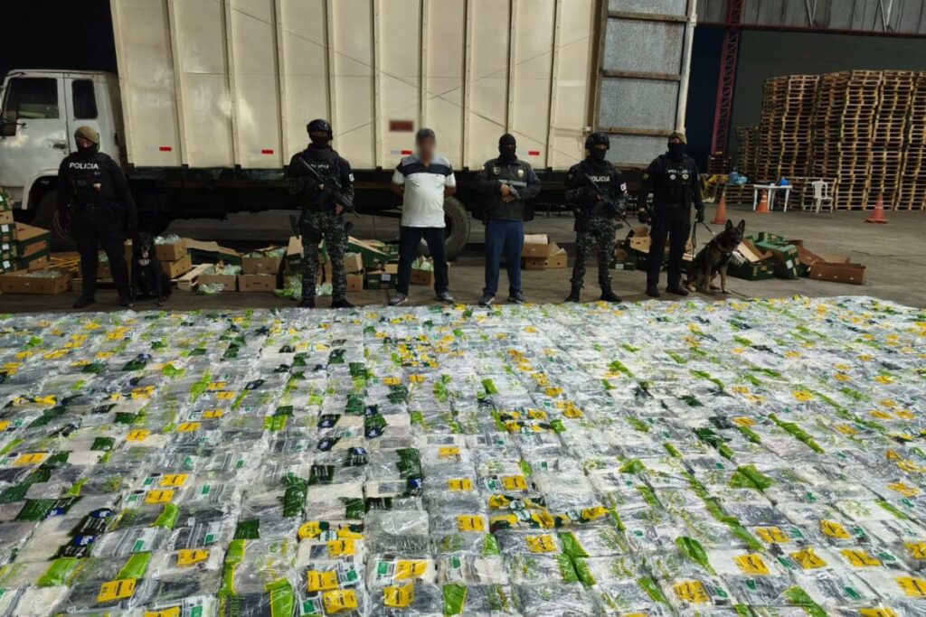 Hallan más de una tonelada de cocaína en cargamento de banano en El Oro