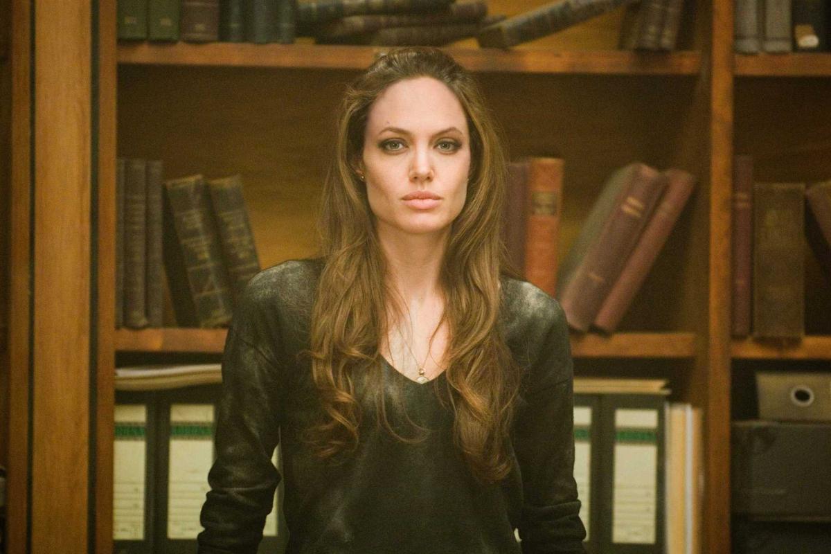 Angelina Jolie es una famosa actriz, directora y activista estadounidense.