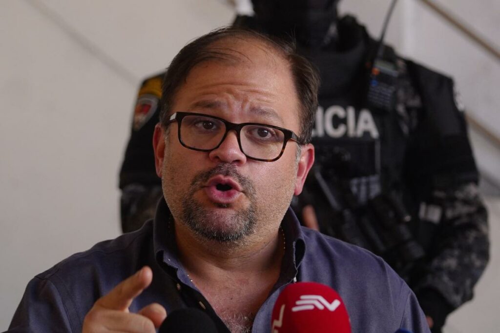 John Reimberg, ministro del Interior, lanza advertencia a jueces tras allanamientos