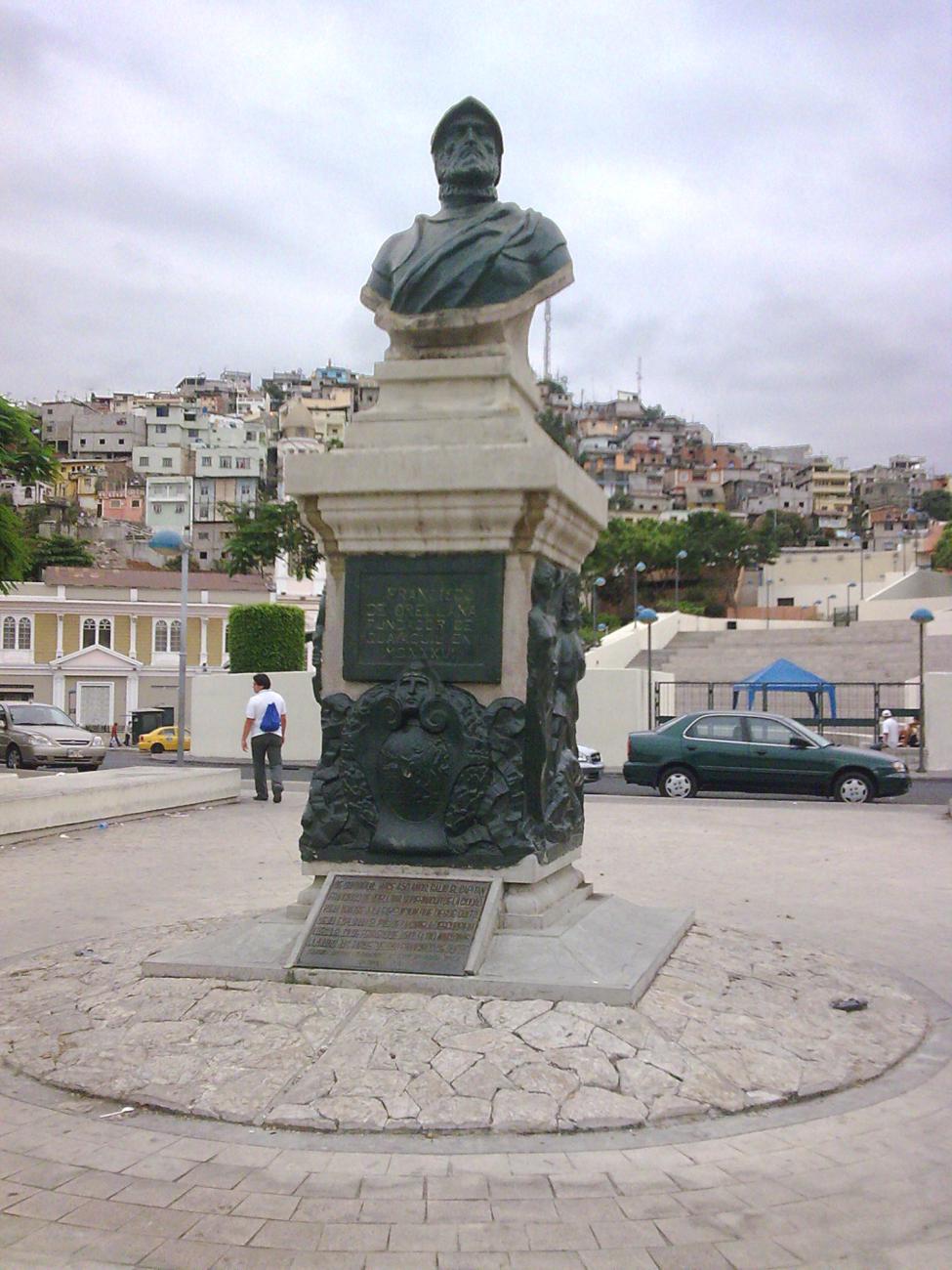 Busto de Francisco de Orella en la Plaza Colón.