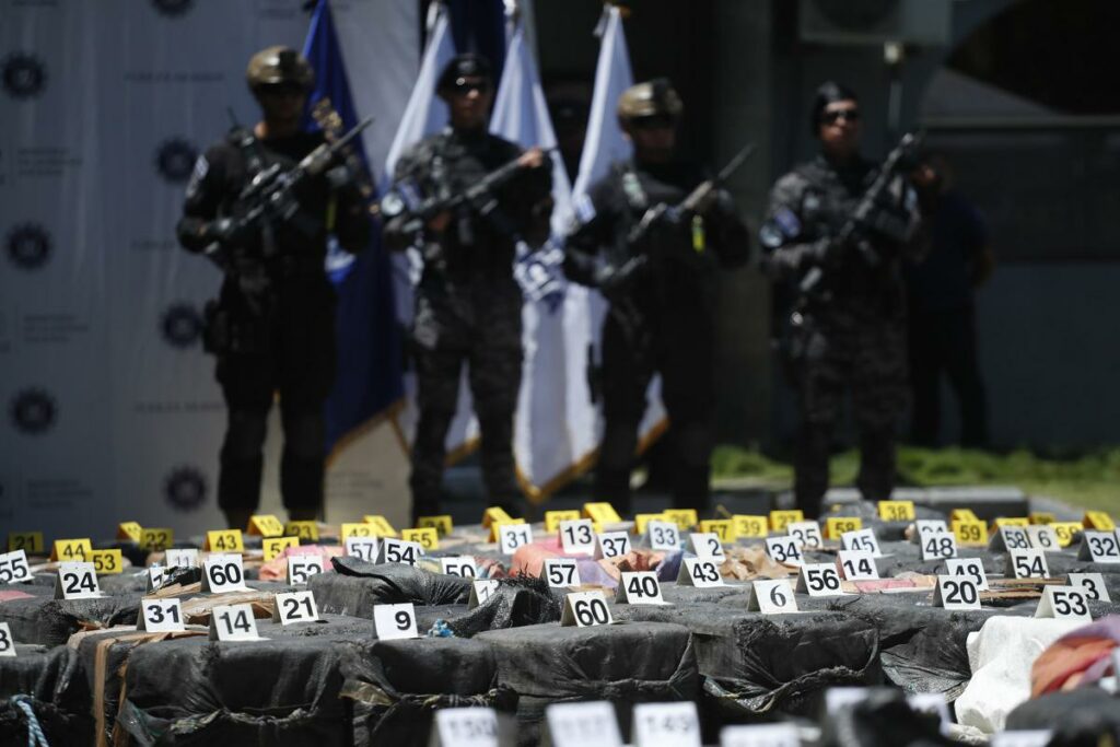 Fotografía que muestra un cargamento de droga este miércoles, en San Luis La Herradura (El Salvador).