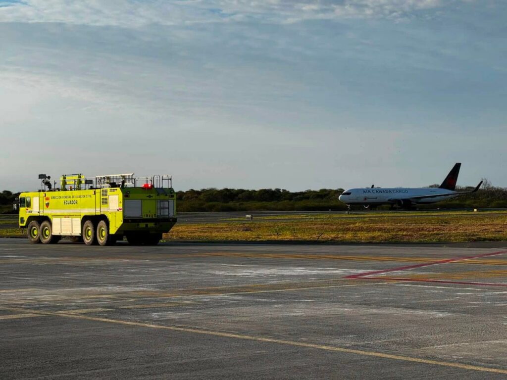 Avión de carga aterriza de emergencia en Manta