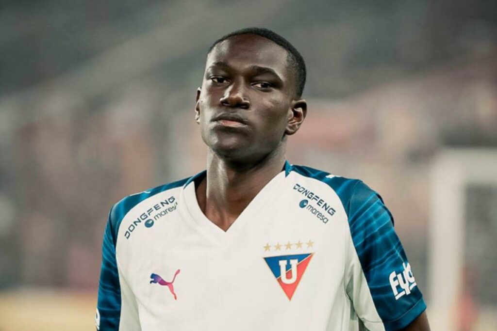 Josué Caicedo será dirigido por Juliano Belletti.