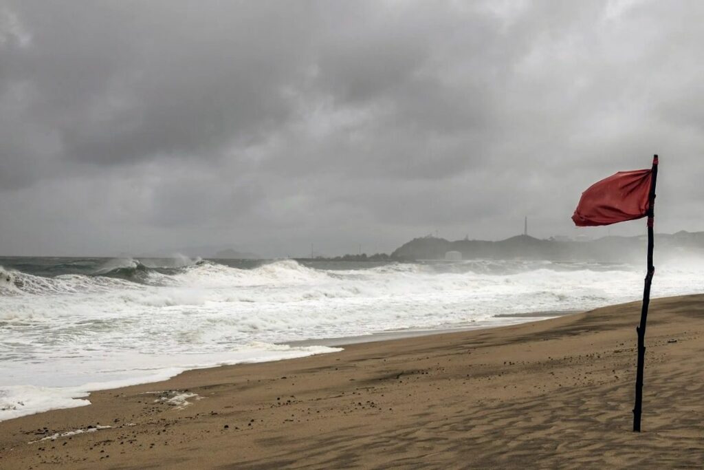 Imagen referencial de una playa tras la cancelación del estado de observación de tsunami.