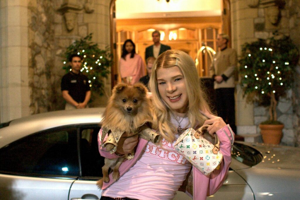 La actriz estadounidense Busy Philipps fue operada exitosamente de un tumor cerebral.
