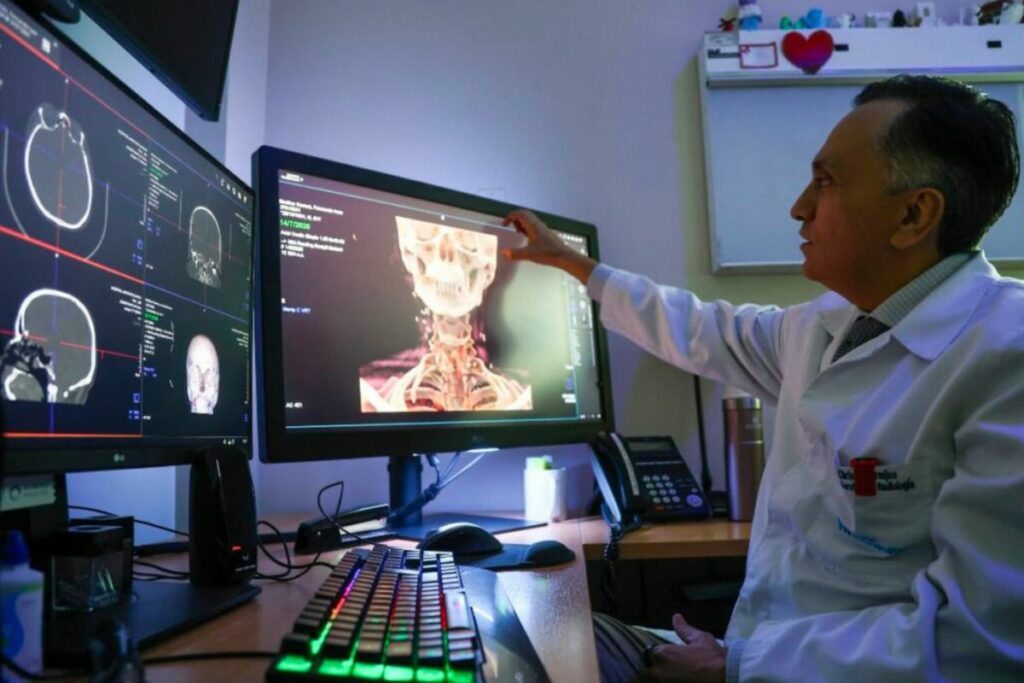 Ecuador hospital introduces AI-powered CT scanner