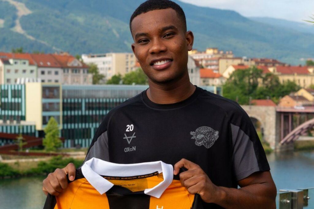 Óscar Zambrano tras incorporarse al Hull City de Inglaterra.